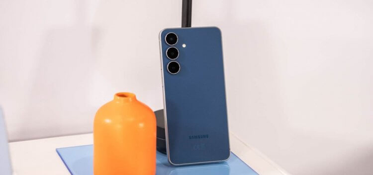 Samsung представила доступный флагман Galaxy S25 FE. Кому подойдет смартфон и сколько будет стоить в России. На старте смартфон вряд ли можно назвать выгодной покупкой, ведь базовый Galaxy S25 стоит дешевле. Фото: 9to5google. Samsung представила доступный флагман Galaxy S25 FE. Кому подойдет смартфон и сколько будет стоить в России. На старте смартфон вряд ли можно назвать выгодной покупкой, ведь базовый Galaxy S25 стоит дешевле. Фото: 9to5google. Фото.