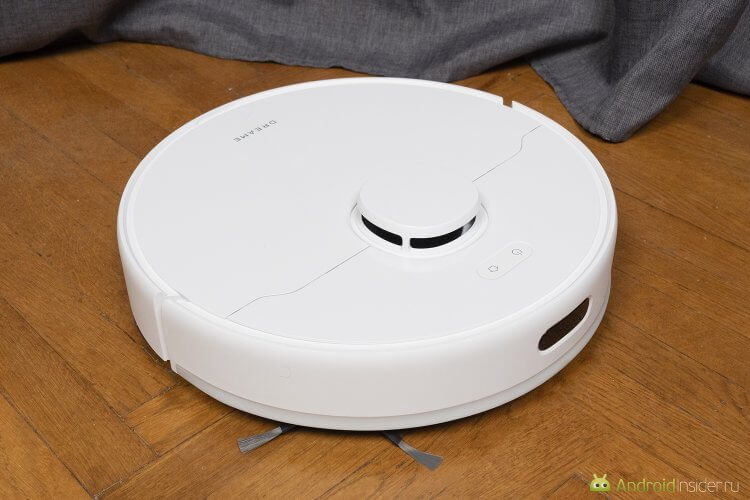 Зарядная база и автономность. На такой поверхности корпуса не собираются отпечатки и не видна пыль. Зарядная база и автономность. На такой поверхности корпуса не собираются отпечатки и не видна пыль. Фото.