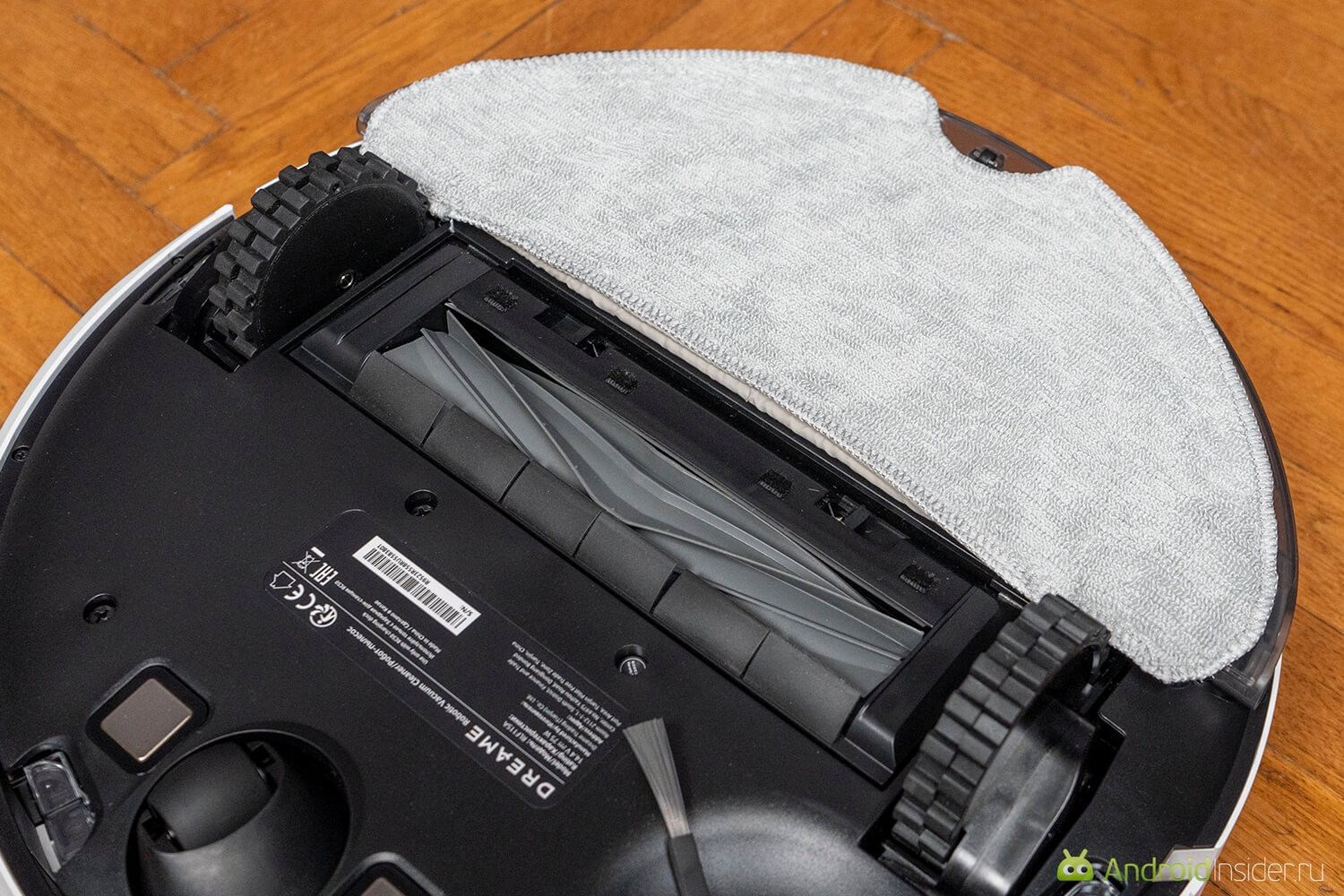 Обслуживание и уход. Резервуар для воды и салфетка выполнены в едином блоке, который можно снять, если влажная уборка не нужна. Обслуживание и уход. Резервуар для воды и салфетка выполнены в едином блоке, который можно снять, если влажная уборка не нужна. Фото.