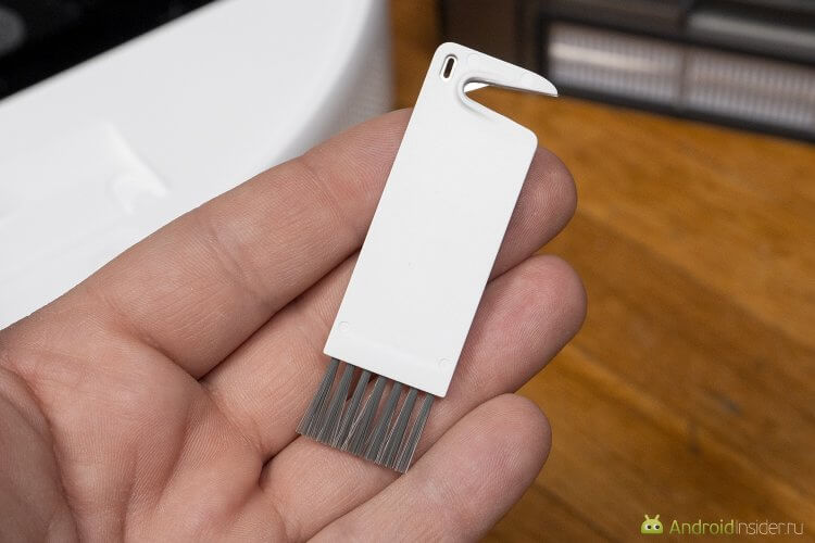 Комплект поставки Dreame F10. Вот так можно быстро очистить пылесос от намотавшихся ниток и забившейся пыли. Комплект поставки Dreame F10. Вот так можно быстро очистить пылесос от намотавшихся ниток и забившейся пыли. Фото.