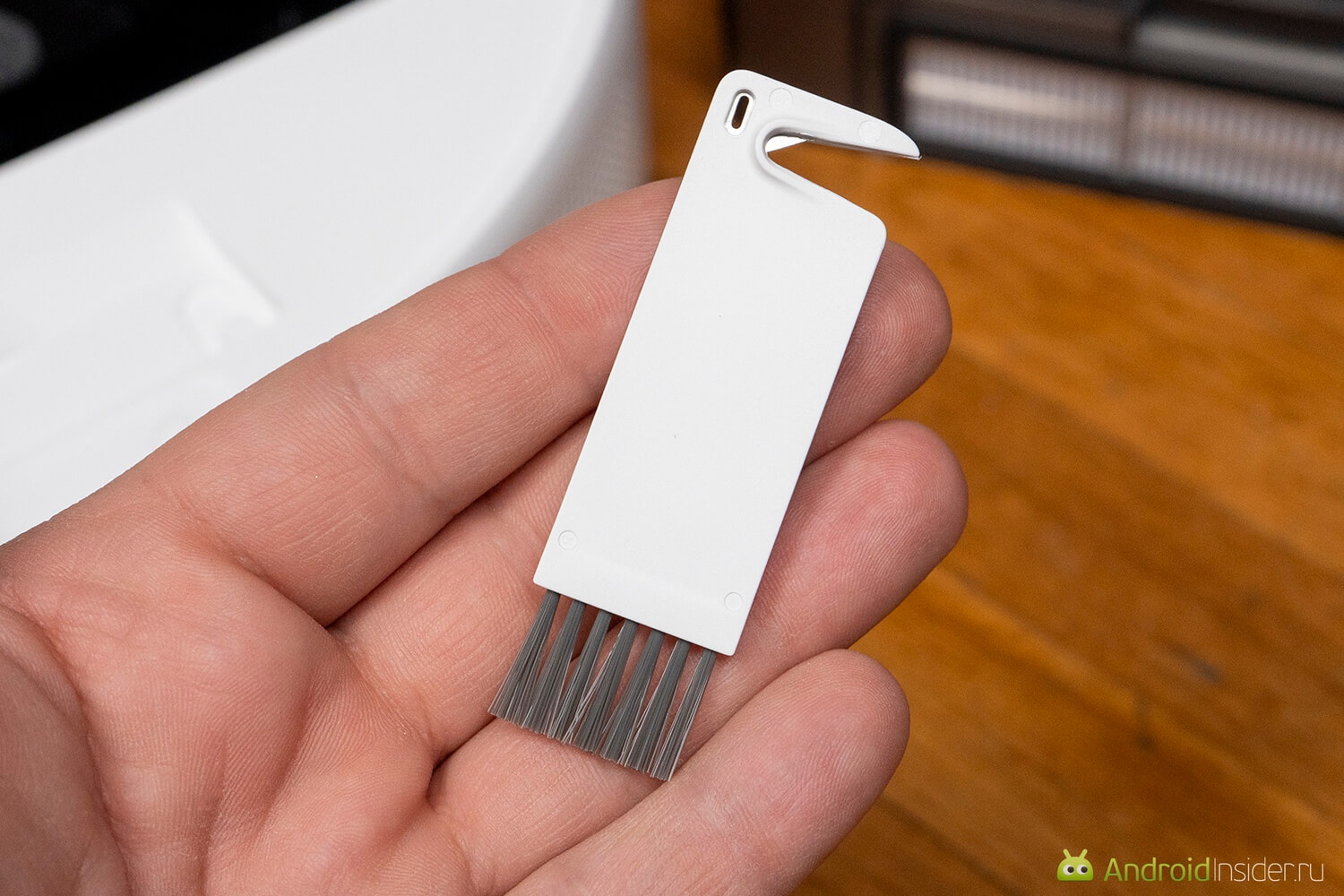 Комплект поставки Dreame F10. Вот так можно быстро очистить пылесос от намотавшихся ниток и забившейся пыли. Комплект поставки Dreame F10. Вот так можно быстро очистить пылесос от намотавшихся ниток и забившейся пыли. Фото.