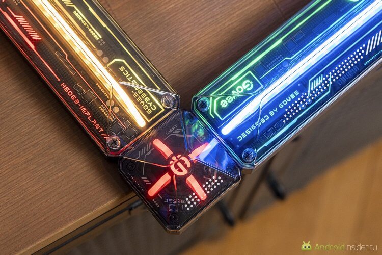 Gaming Wall Light — подсветка в стиле киберпанк. На каждой панели одновременно может отображаться сразу несколько цветов. Фото.