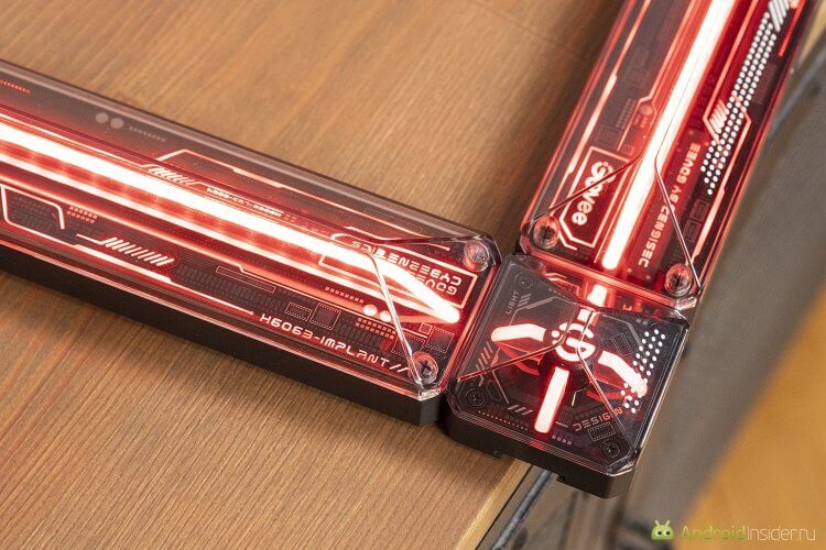 Gaming Wall Light — подсветка в стиле киберпанк. Соединять секции можно под углом. Фото.