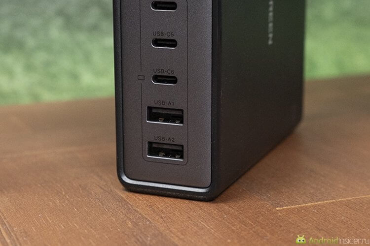 Опыт использования зарядной станции UGREEN. Для старых кабелей есть два классических USB-A. Фото.