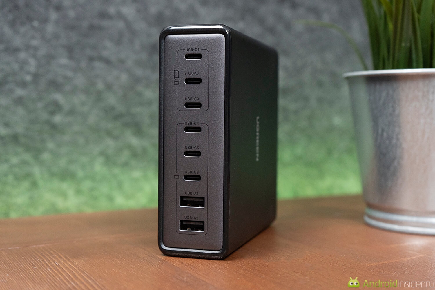 Кому подойдёт 8-портовая зарядка Ugreen. 8 портов хватит для всего. Фото.