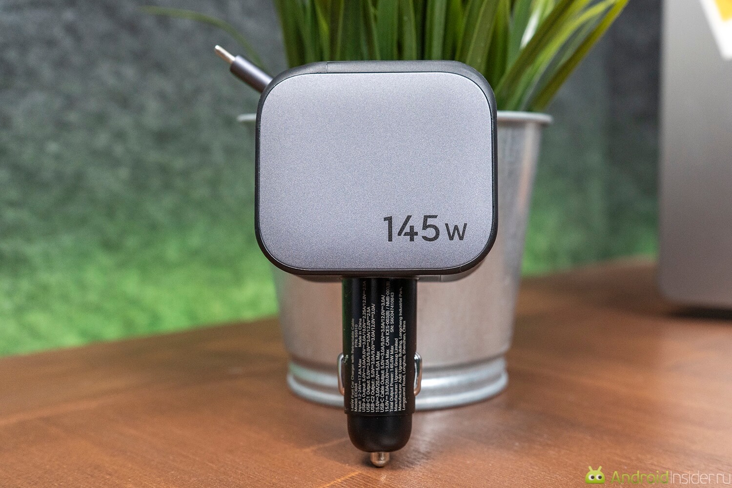 Обзор мощной автомобильной зарядки UGREEN EC604 с выдвижным кабелем и кучей портов. Такая зарядка наполнит все ваши гаджеты энергией в дороге. Фото.