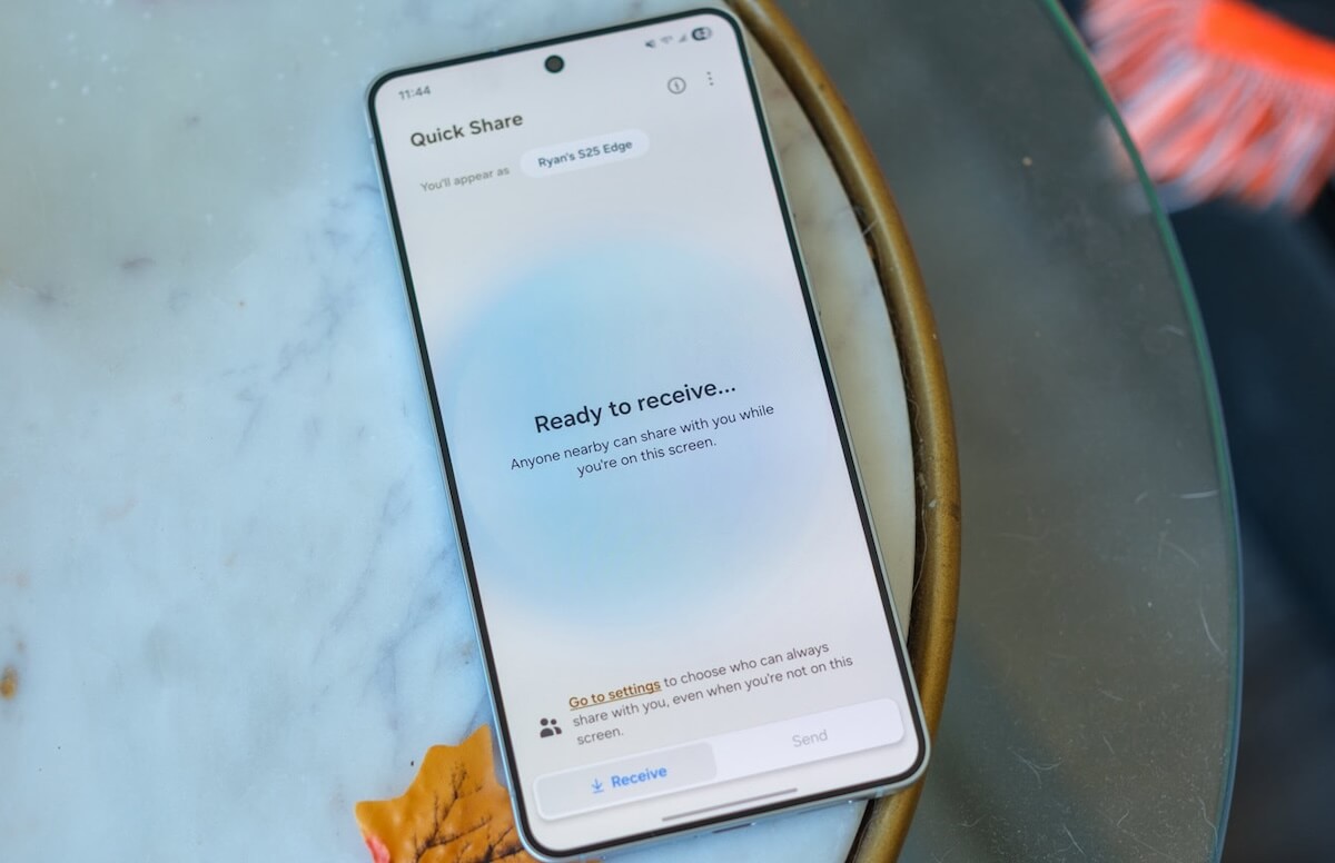 Samsung скопирует элементы iOS26 в новой версии One UI 8.5. Samsung тоже копирует идеи Apple. Изображение: Android Authority. Фото.