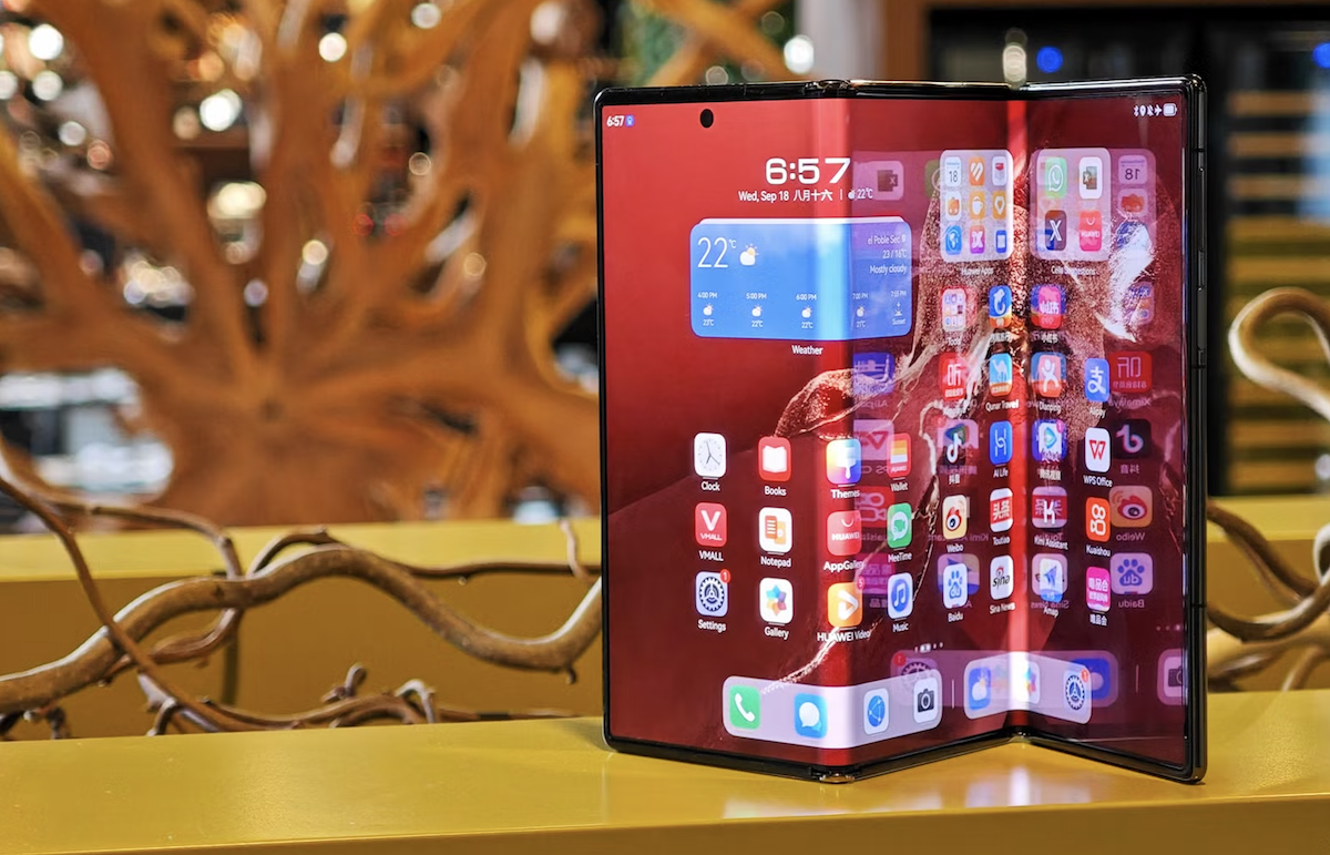 Samsung Galaxy Z TriFold с тройным сложением выйдет раньше, чем вы думаете. Трикладушка от Samsung может иметь и такой формат. Изображение: Android Police. Samsung Galaxy Z TriFold с тройным сложением выйдет раньше, чем вы думаете. Трикладушка от Samsung может иметь и такой формат. Изображение: Android Police. Фото.