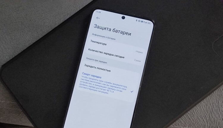 Скрытая настройка Xiaomi мешает зарядке. Отключите ее, если смартфон долго заряжается. Отключение одной функции значительно ускорит зарядку. Фото.