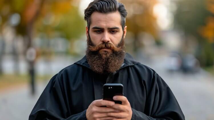 На Android вышел православный мессенджер «Зосима»: аналог WhatsApp для священников и прихожан. Батюшкам теперь можно писать смски. Изображение: sport-express.ru. На Android вышел православный мессенджер «Зосима»: аналог WhatsApp для священников и прихожан. Батюшкам теперь можно писать смски. Изображение: sport-express.ru. Фото.