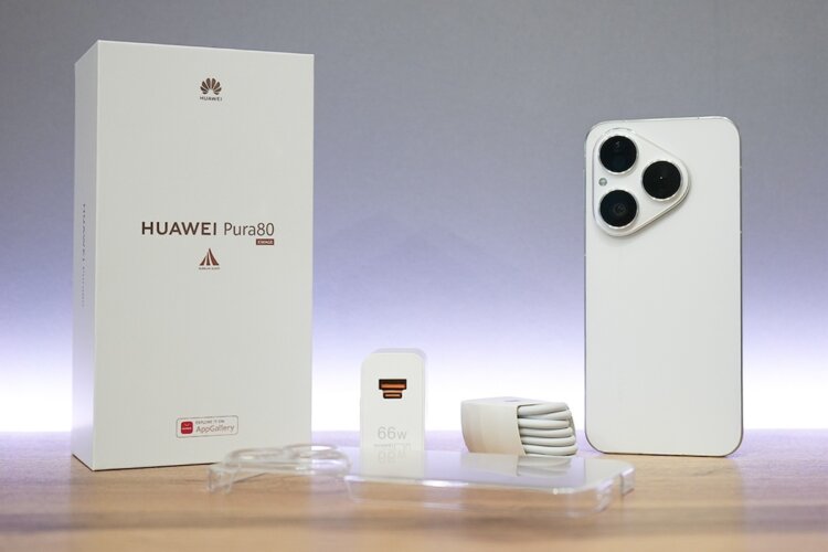 Обзор HUAWEI Pura 80. Комплект базовый, но достаточный. Отдельное спасибо за хороший чехол. Фото.
