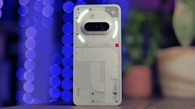 Недорогой смартфон с необычным дизайном. Nothing Phone (3a) — неочевидный, но очень хороший выбор за 30к рублей. Фото: techadvisor.com. Фото.