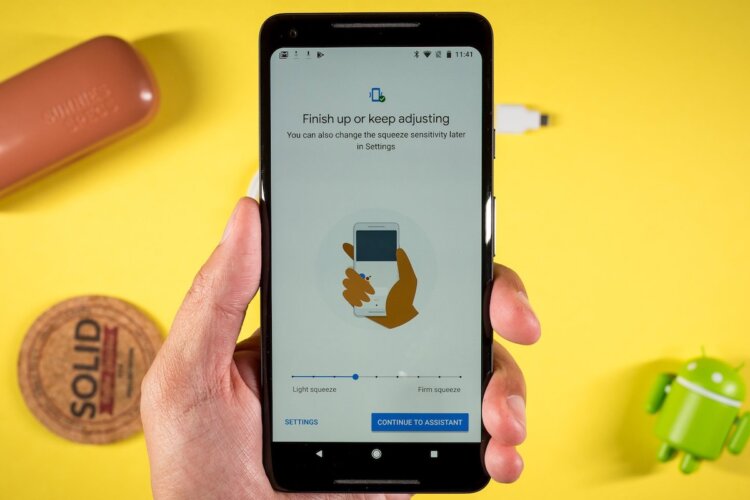 Лучшие функции Google Pixel. Active Edge﻿ была довольно спорной, но интересной функцией. Изображение: Android Authority. Фото.