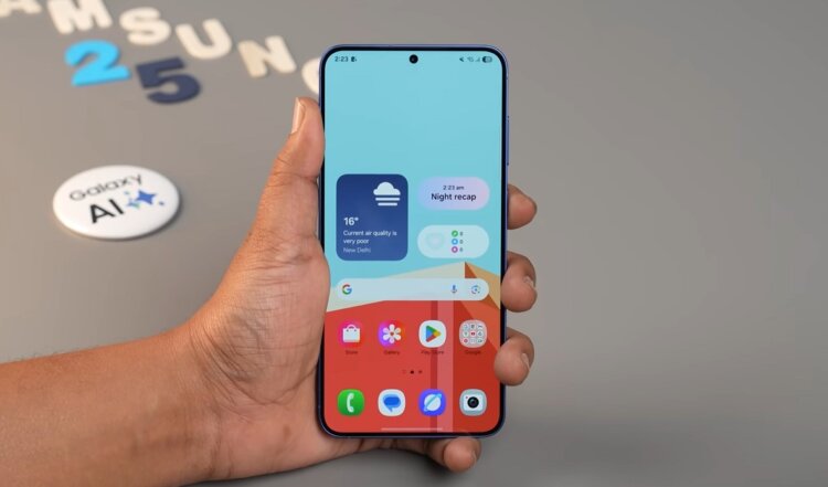 Маленький смартфон с большим экраном. Galaxy S25 — вполне себе компактный смартфон. Изображение: Trakin Tech. Маленький смартфон с большим экраном. Galaxy S25 — вполне себе компактный смартфон. Изображение: Trakin Tech. Фото.