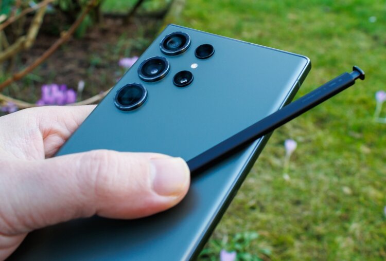 Дорогие устройства не защищают от рекламы. Даже топовый Galaxy S25 Ultra не обходится без рекламы. Изображение: Notebookcheck-ru.com. Фото.