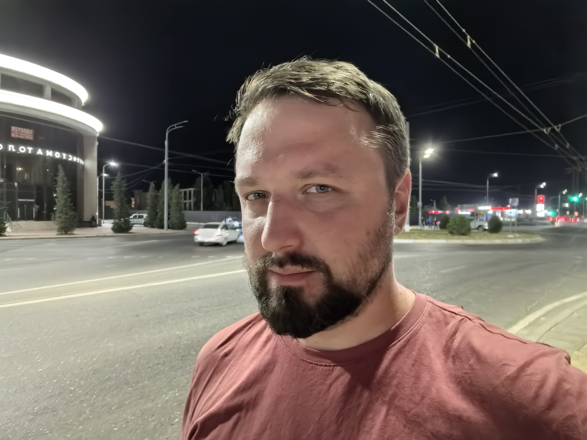 Как снимает HUAWEI Pura 80. Ночное селфи. Фото.