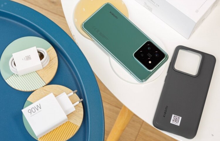 Комплект поставки Apple iPhone. Типичный комплект китайского смартфона. Изображение: gsmarena.com. Фото.