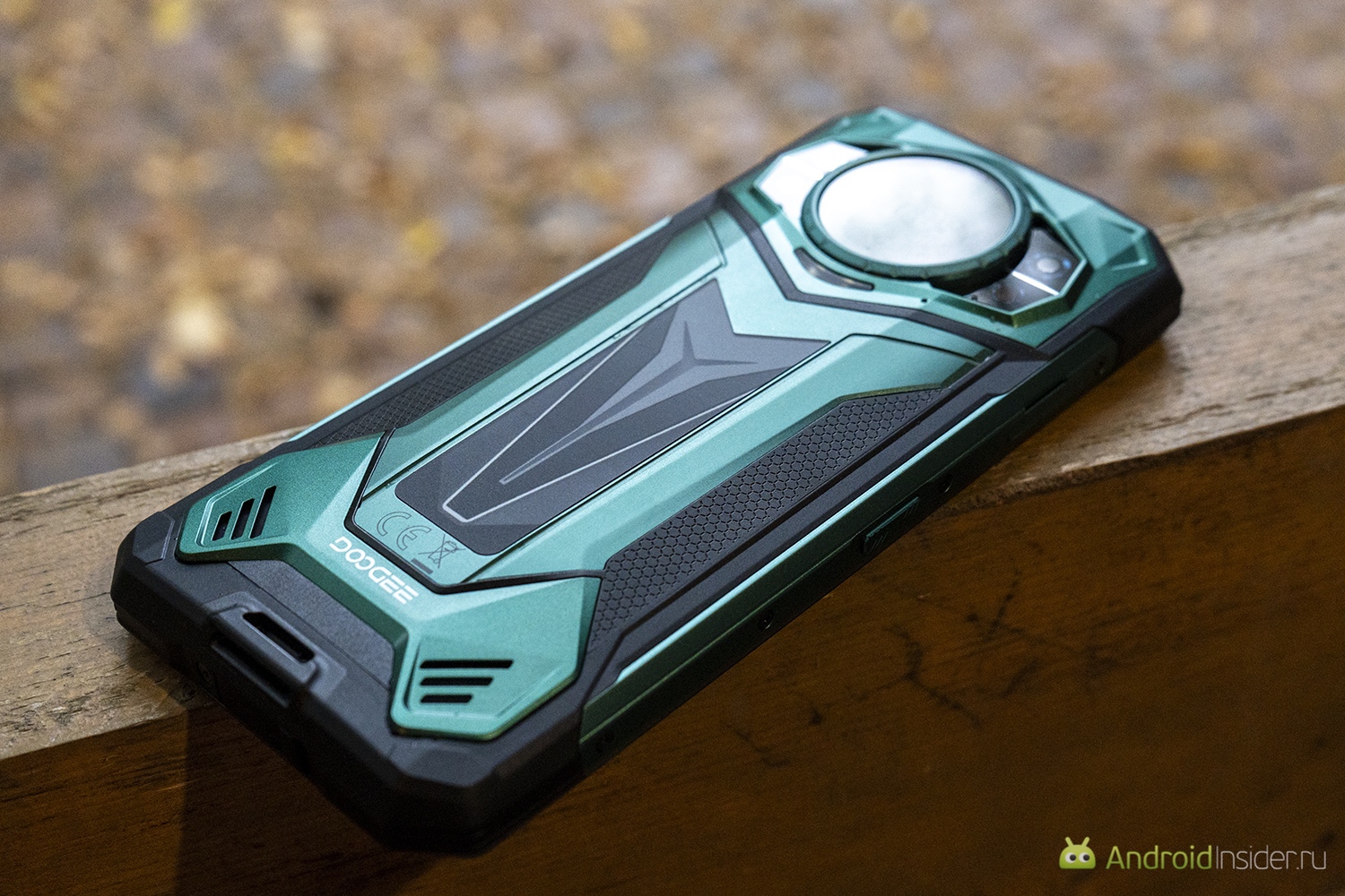 Как снимает Doogee S200 Ultra. Боковые части камеры выпирают из корпуса, а средняя нет. Фото.