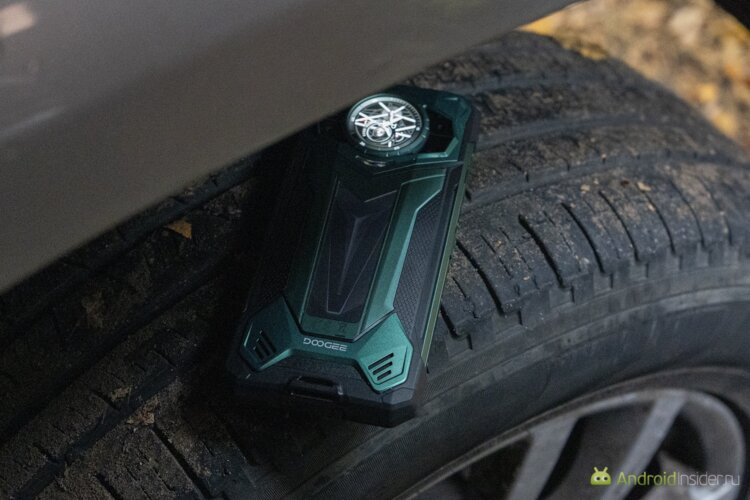 Комплект поставки. Наушникам тут не место. Чтобы защита не терялась. Фото.