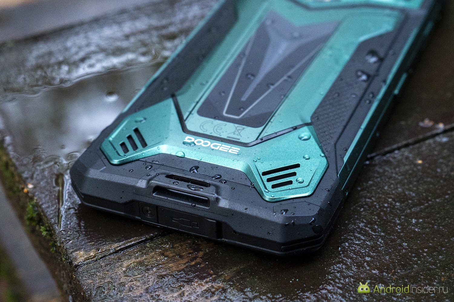Обзор Doogee S200 Ultra. Скругление задней стенки делает форму корпуса более приятной в руке. Фото.