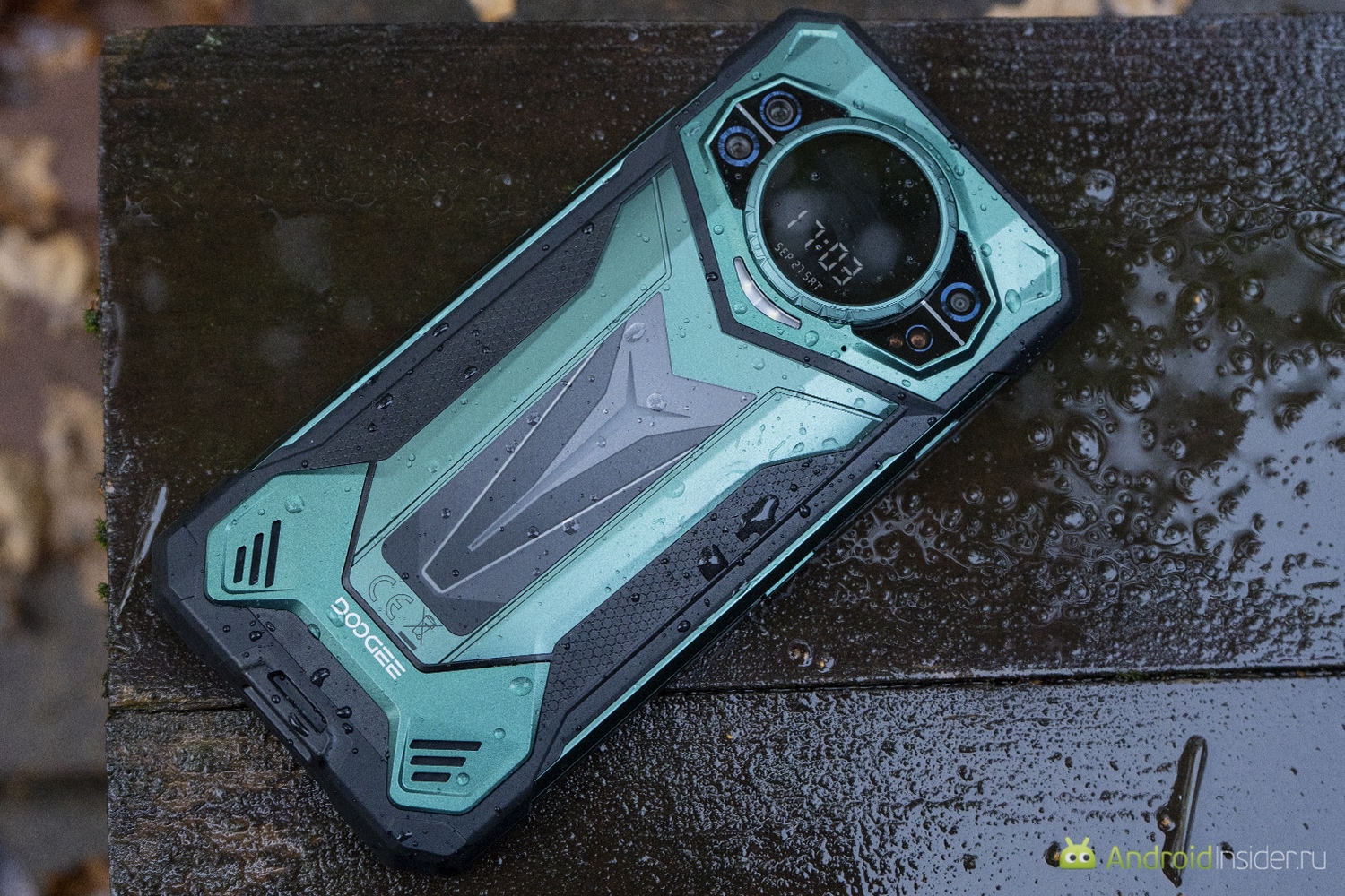 Мощный защищённый смартфон. Ну этот смартфон явно не для игр, а мощный процессор только негативно сказался бы на автономности. Фото.