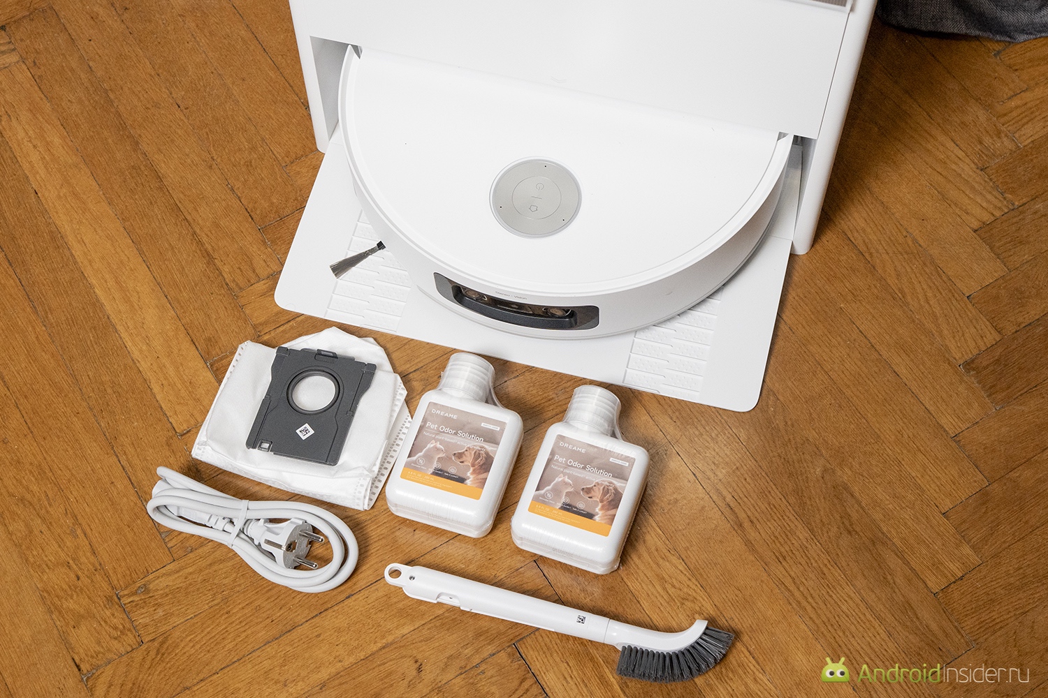 Что в комплекте с роботом-пылесосом. Комплект поставки. Что в комплекте с роботом-пылесосом. Комплект поставки. Фото.