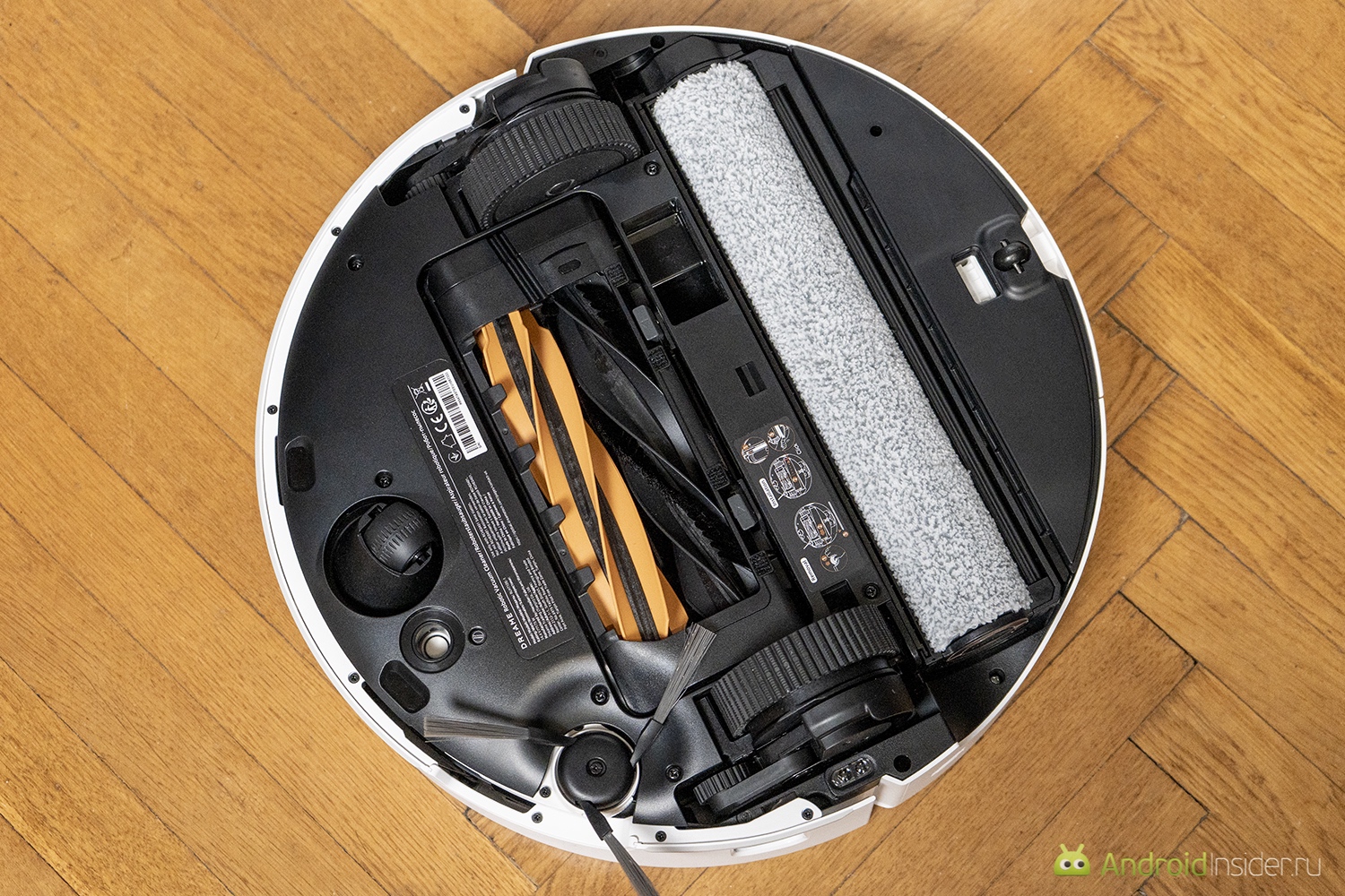 Что умеет Dreame Aqua10 Ultra Roller Complete. Ролик не просто крутится, но и выдвигается сбоку от пылесоса для лучше уборки вдоль стен. Что умеет Dreame Aqua10 Ultra Roller Complete. Ролик не просто крутится, но и выдвигается сбоку от пылесоса для лучше уборки вдоль стен. Фото.