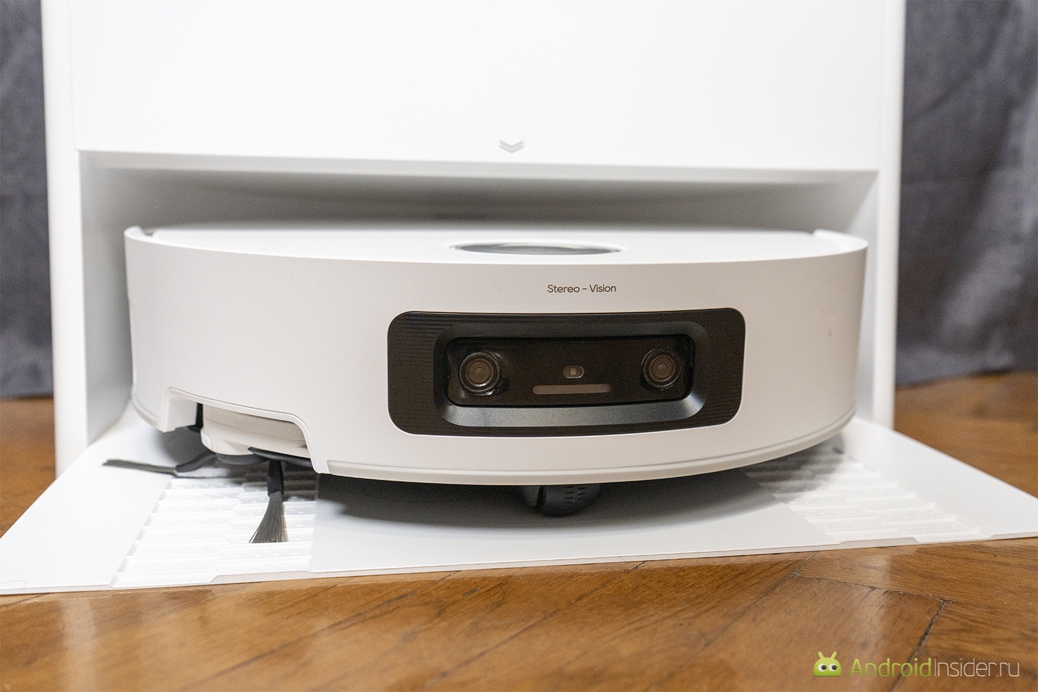 Красивый робот-пылесос. Такая камера видит все. Красивый робот-пылесос. Такая камера видит все. Фото.