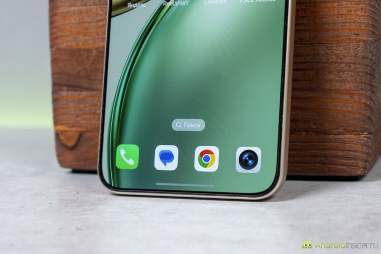 Смартфон с ярким экраном. Рамки действительно тонкие. Смартфон с ярким экраном. Рамки действительно тонкие. Фото.