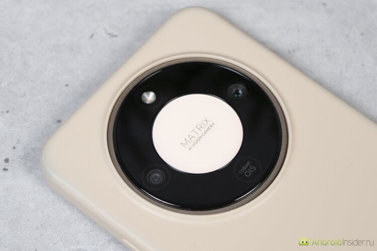 Другие возможности HONOR X9d. Этот чехол провел пару недель по карманам и рюкзакам. Я носил его даже в мототштанах, где всегда много пыли. Небольшие потертости и окрашенности по углам это все, что у него появилось. Качество можно назвать хорошим для комплектного чехла. Другие возможности HONOR X9d. Этот чехол провел пару недель по карманам и рюкзакам. Я носил его даже в мототштанах, где всегда много пыли. Небольшие потертости и окрашенности по углам это все, что у него появилось. Качество можно назвать хорошим для комплектного чехла. Фото.