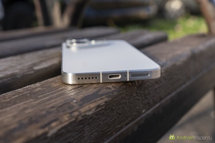 Дополнительные возможности. Как водится, зарядка через USB Type-C. Фото.