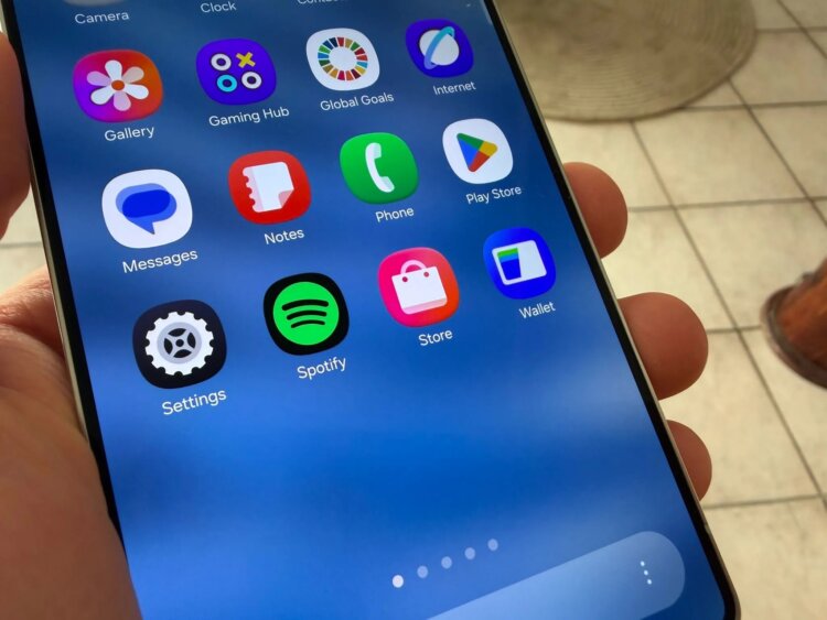 TouchWiz возвращается? Samsung сделала объемные иконки в One UI 8.5. Намек на сквевоморфизм? Изображение: 9to5google.com. Фото.