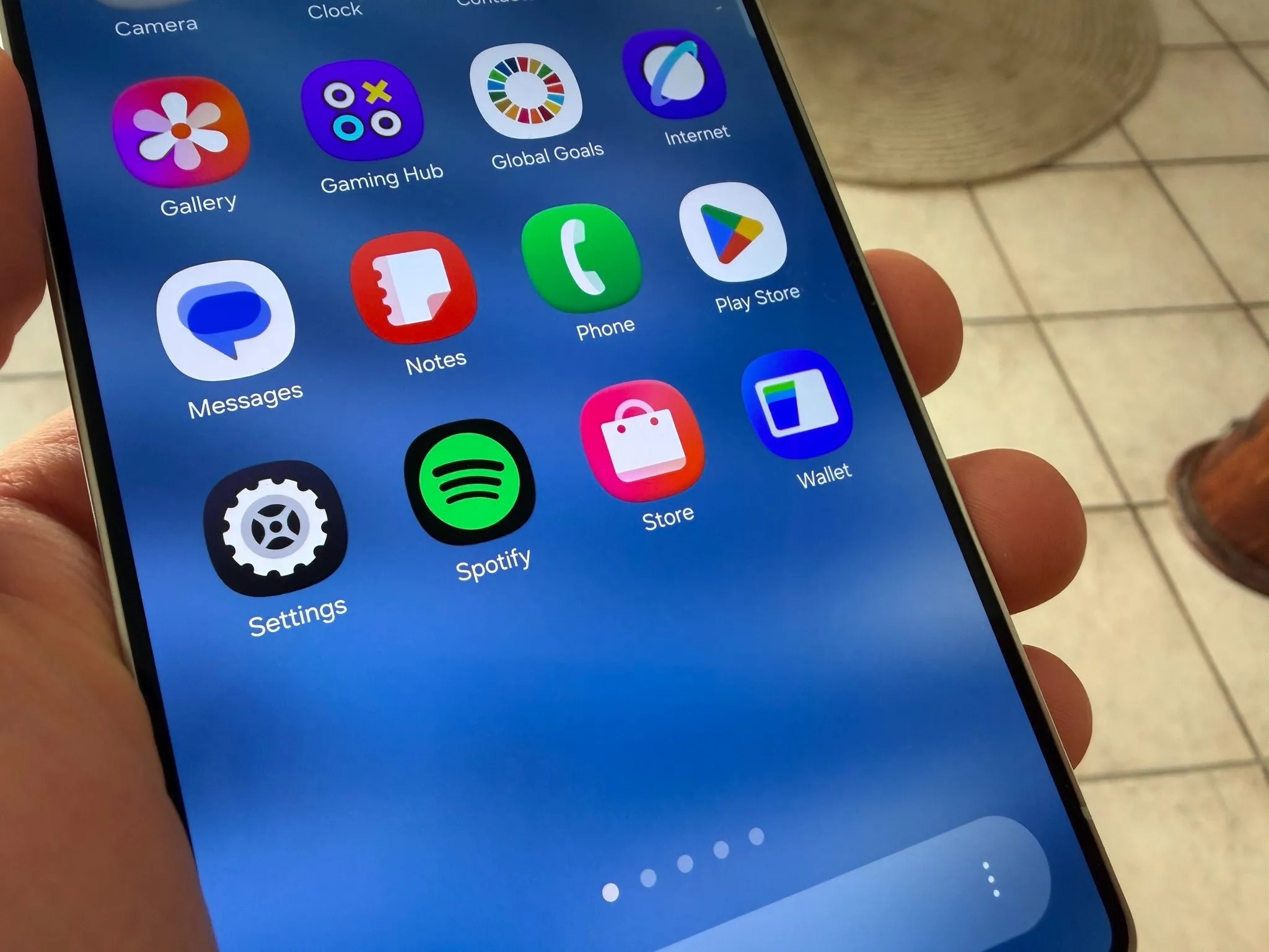 TouchWiz возвращается? Samsung сделала объемные иконки в One UI 8.5. Намек на сквевоморфизм? Изображение: 9to5google.com. Фото.