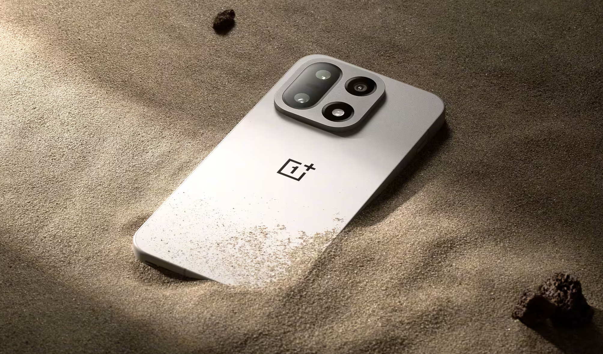Дата выхода глобальной версии OnePlus 15 раскрыта. Смартфон из нанокерамики едет в Россию
