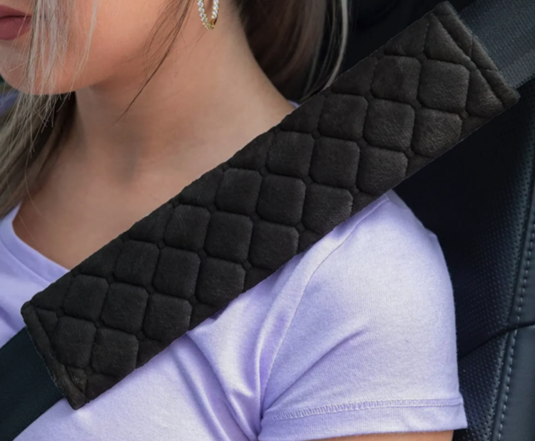 Универсальная накладка на автомобильный ремень. Изображение: AliExpress. Фото.