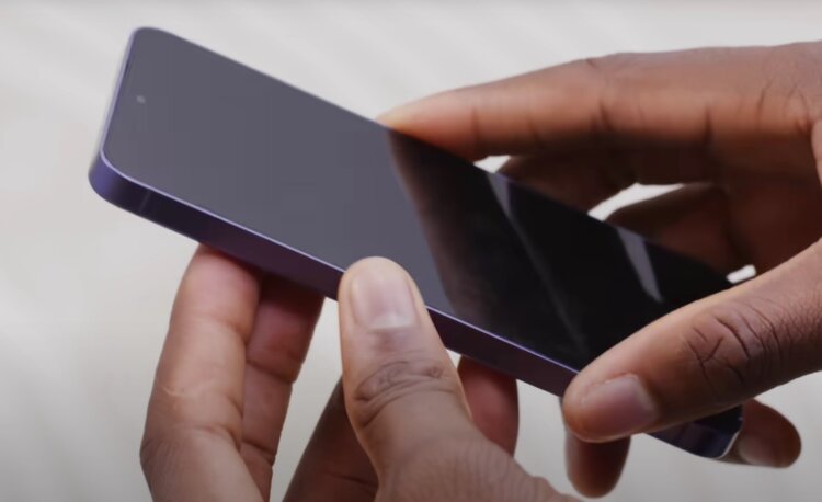 Корпус смартфонов Samsung. Теперь смартфоны Samsung даже внешне похожи на iPhone. Изображение: Marques Brownlee. Корпус смартфонов Samsung. Теперь смартфоны Samsung даже внешне похожи на iPhone. Изображение: Marques Brownlee. Фото.
