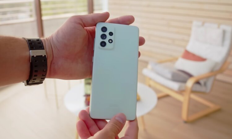 Samsung незаметно прекратила обновлять 4 смартфона. Пользоваться ими теперь опасно. Владельцам старых Samsung пора задуматься о покупке нового смартфона. Изображение: GSMArena Official. Samsung незаметно прекратила обновлять 4 смартфона. Пользоваться ими теперь опасно. Владельцам старых Samsung пора задуматься о покупке нового смартфона. Изображение: GSMArena Official. Фото.