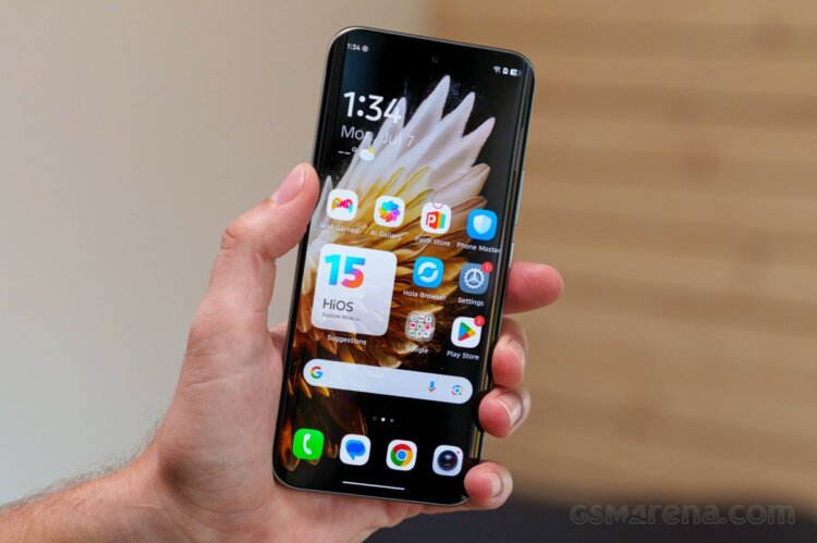 Обзоры Tecno Spark 40 Pro выглядят многообещающе. Выглядит в три раза дороже, чем стоит на самом деле. Изображение: gsmarena.com. Фото.