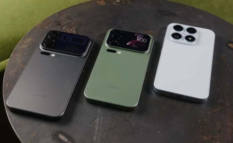 Сравнение характеристик Xiaomi 17 vs Xiaomi 17 Pro. Второй экран есть только у Pro-версий. Изображение: Rozetked. Фото.