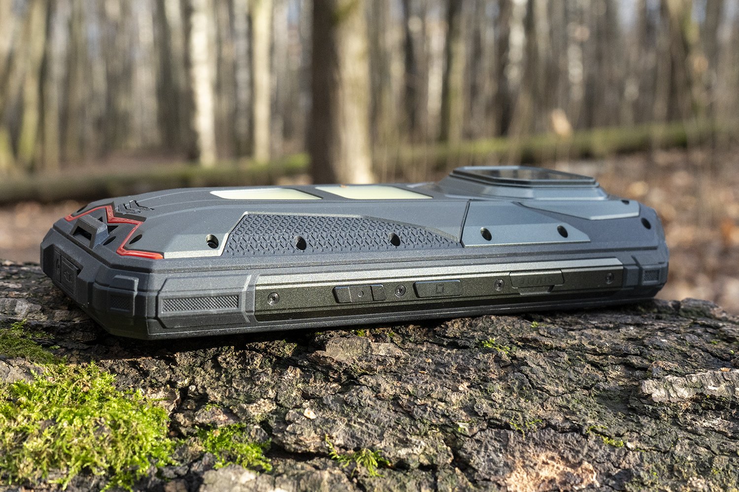 Смартфон, который не надо часто заряжать. Пусть он толстый, но зато работает долго. Смартфон, который не надо часто заряжать. Пусть он толстый, но зато работает долго. Фото.