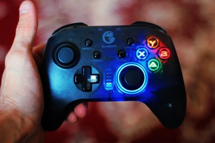 Культовый геймпад GameSir T4 Pro. Один из самых крутых повербанков в своем ценовом сегменте. Культовый геймпад GameSir T4 Pro. Один из самых крутых повербанков в своем ценовом сегменте. Фото.