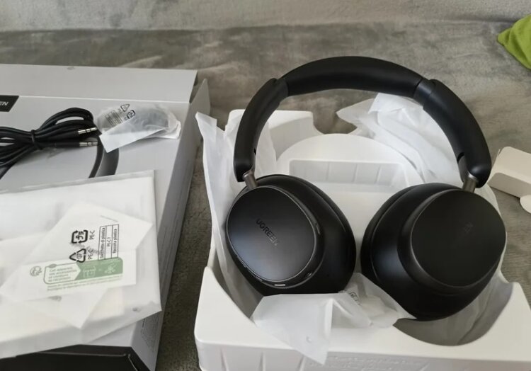 Топовые наушники UGREEN Studio Pro. Недорогие наушники с отличным звуком. Фото.