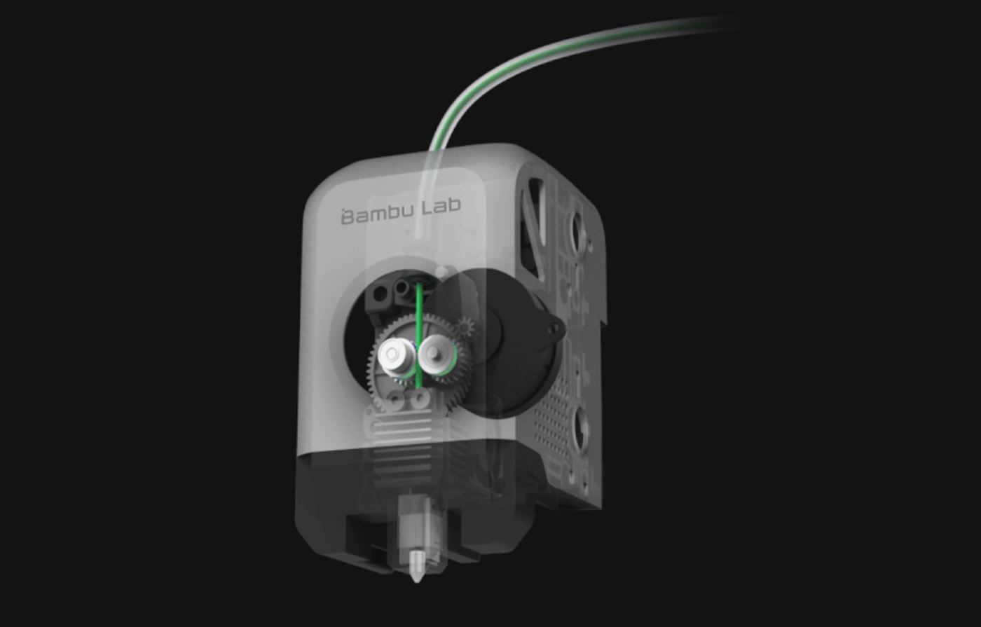 Недорогой 3D-принтер с быстрой печатью. Печатающая головка оснащена экструдером с прямым приводом (Direct‑Drive) и имеет встроенный датчик, который определяет, когда заканчивается филамент. Недорогой 3D-принтер с быстрой печатью. Печатающая головка оснащена экструдером с прямым приводом (Direct‑Drive) и имеет встроенный датчик, который определяет, когда заканчивается филамент. Фото.