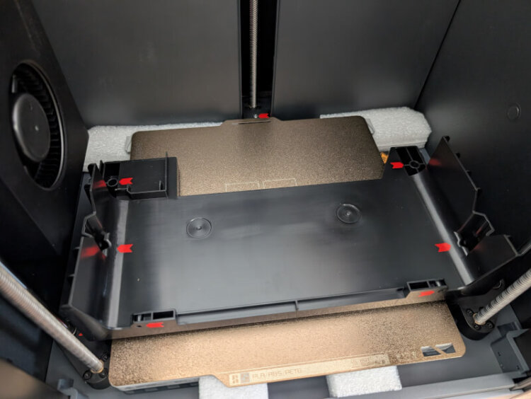 3D-принтер для мелких деталей. Внутри достаточно обширное пространства для выпуска крупных деталей. Фото: tweakreviews.com. 3D-принтер для мелких деталей. Внутри достаточно обширное пространства для выпуска крупных деталей. Фото: tweakreviews.com. Фото.