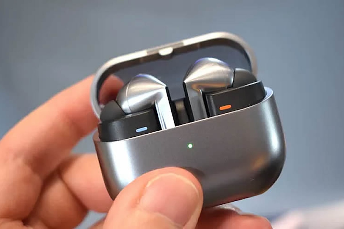 Проблемы с зарядным кейсом Buds 3 Pro. С кейсом тоже были проблемы. Изображение: 3DNews. Фото.