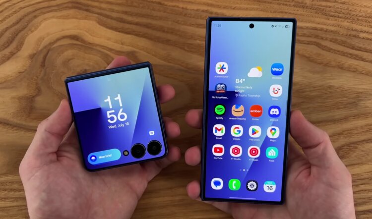 Чем отличаются смартфоны Fold. У Fold-смартфона (справа) полноценный внешний экран. Изображение: Shane Symonds. Фото.