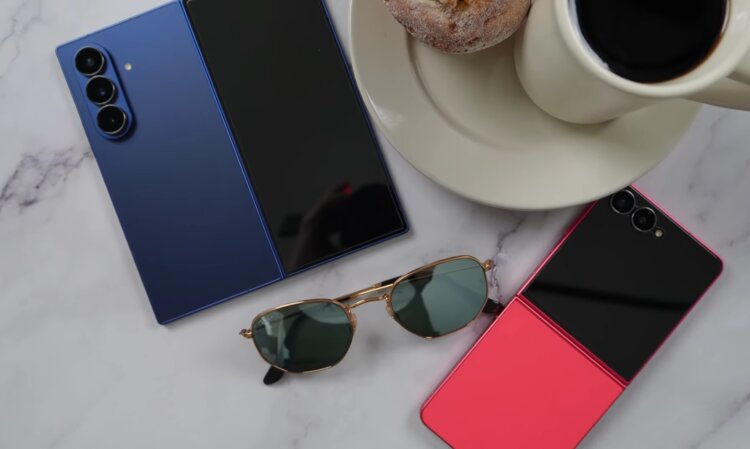 Чем отличаются складные смартфоны Flip и Fold. Какой лучше купить? Главные отличия двух популярных форм-факторов. Изображение: Tech with Ashley. Фото.