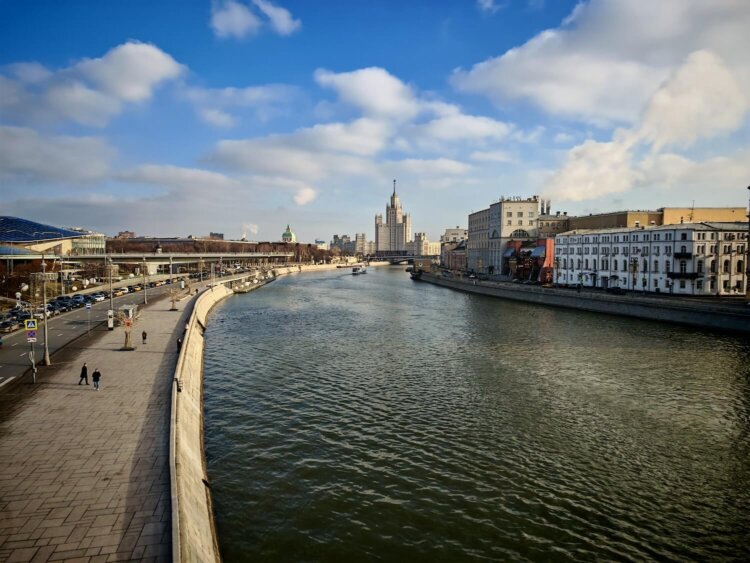 Как снимает камера HONOR Magic7 Pro. Снимок, сделанный на основную камеру. Как снимает камера HONOR Magic7 Pro. Снимок, сделанный на основную камеру. Фото.