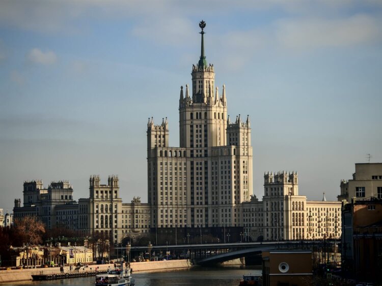 Как снимает камера HONOR Magic7 Pro. 30-кратный зум из той же точки. Как снимает камера HONOR Magic7 Pro. 30-кратный зум из той же точки. Фото.