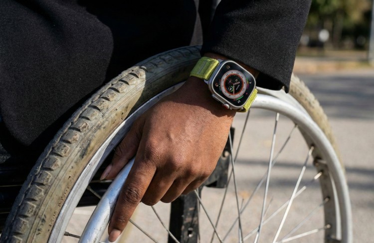 Умные часы с режимом инвалидной коляски. Мало какие часы могут отслеживать активность людей с инвалидностью. Фото.